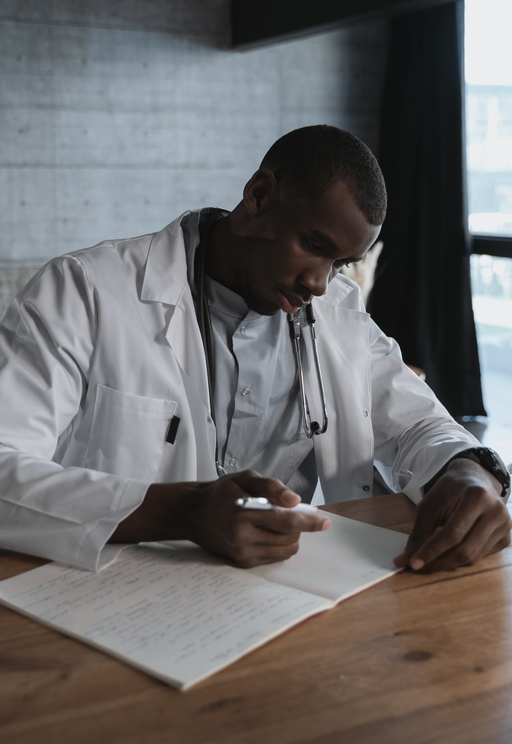 Perito médico utilizando calculadora valoración daño corporal